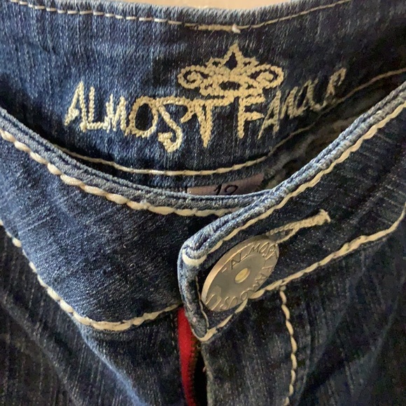 Y2K ALMOST FAMOUS CAPRIS BLUE JEANS 13 DISTRESSED CROPPED BLING STITCHING DENIM - Picture 4 of 13